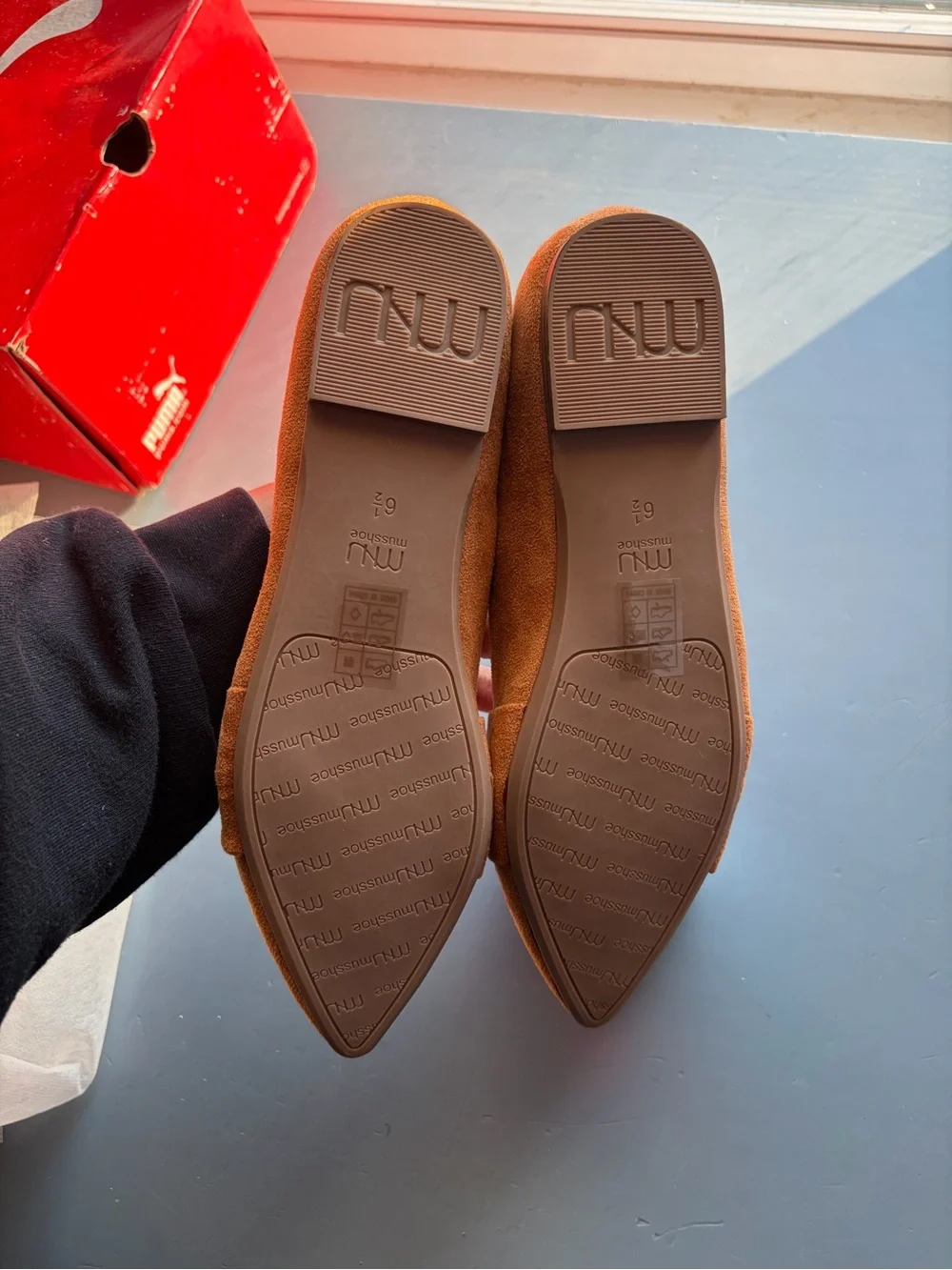 Women suede flats